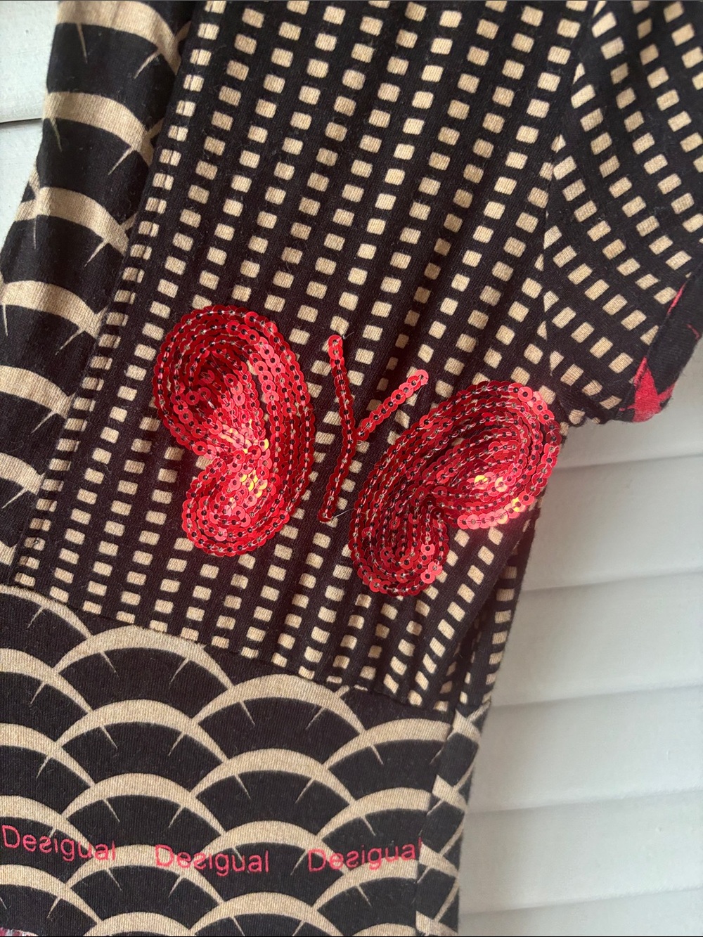 Black & Red Mixed-Print V-Neck Women’s Dress - Picture 2 of 6